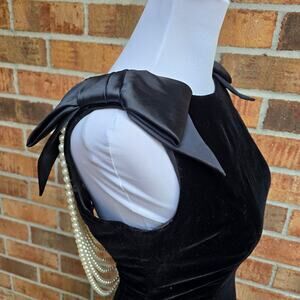 Pearl Drape Dress Cache Size 6 Black Velvet Low Back Sleeveless Satin Bows VTG